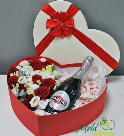 Heart-shaped Box with Red Roses and Asti Martini photo 394x433